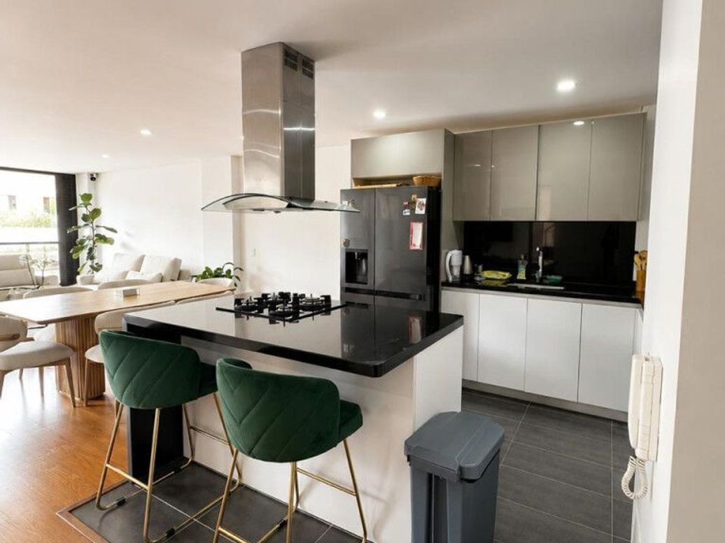 Apartamento de 2 alcobas en venta en Santa Barbara Occidental, Bogotá, 152 m² · foto 5 de 15