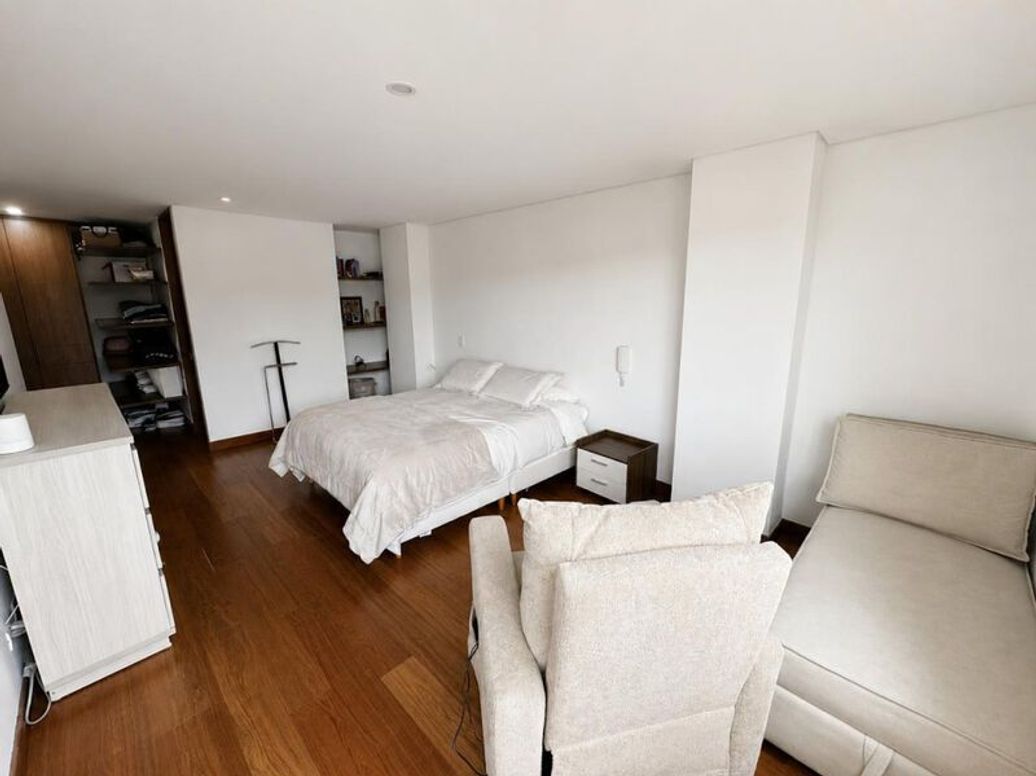Apartamento de 2 alcobas en venta en Santa Barbara Occidental, Bogotá, 152 m² · foto 11 de 15