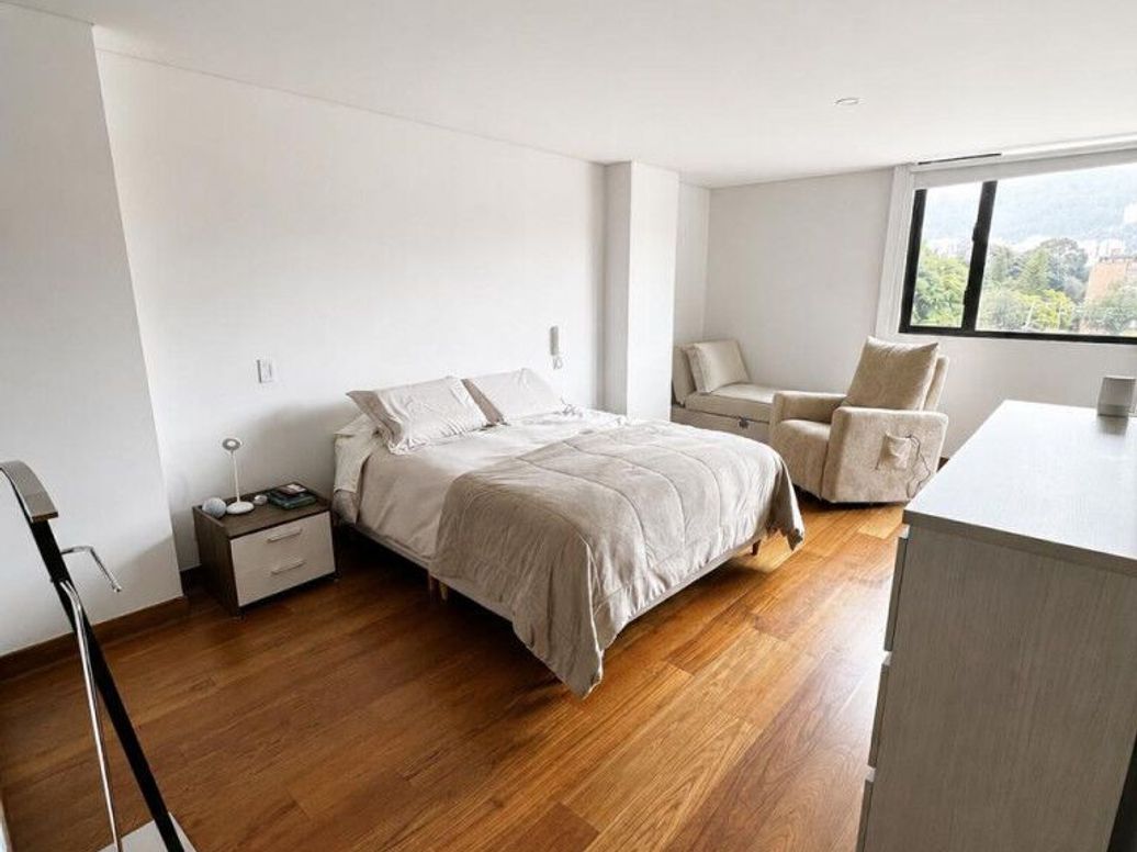 Apartamento de 2 alcobas en venta en Santa Barbara Occidental, Bogotá, 152 m² · foto 12 de 15