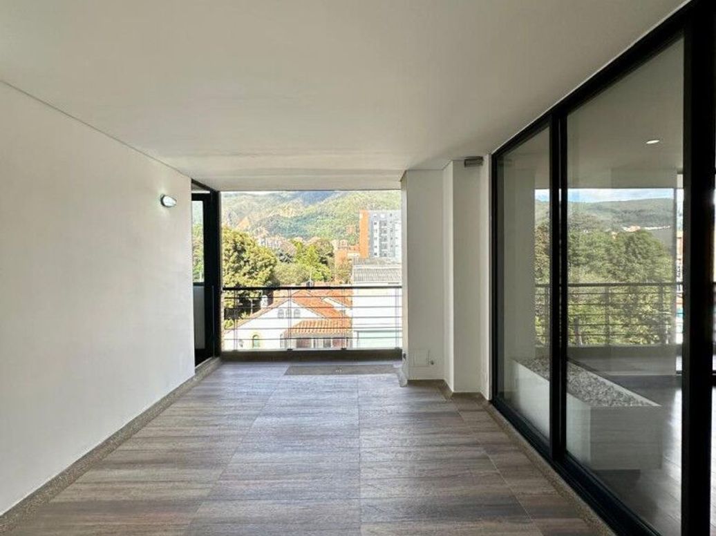 Apartamento de 2 alcobas en venta en Santa Barbara Occidental, Bogotá, 152 m² · foto 4 de 15