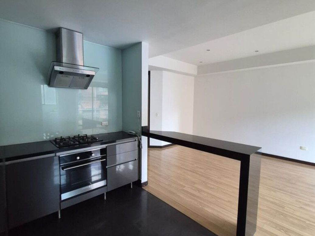 Apartamento de 3 alcobas en venta en Santa Barbara Occidental, Bogotá, 128 m² · foto 5 de 20