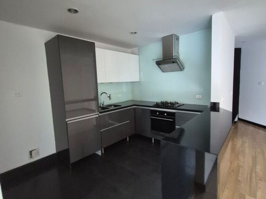 Apartamento de 3 alcobas en venta en Santa Barbara Occidental, Bogotá, 128 m² · foto 7 de 20