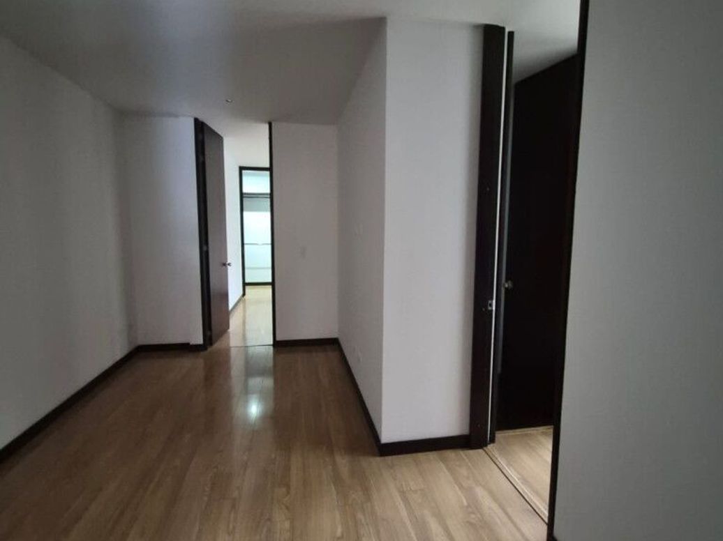 Apartamento de 3 alcobas en venta en Santa Barbara Occidental, Bogotá, 128 m² · foto 11 de 20