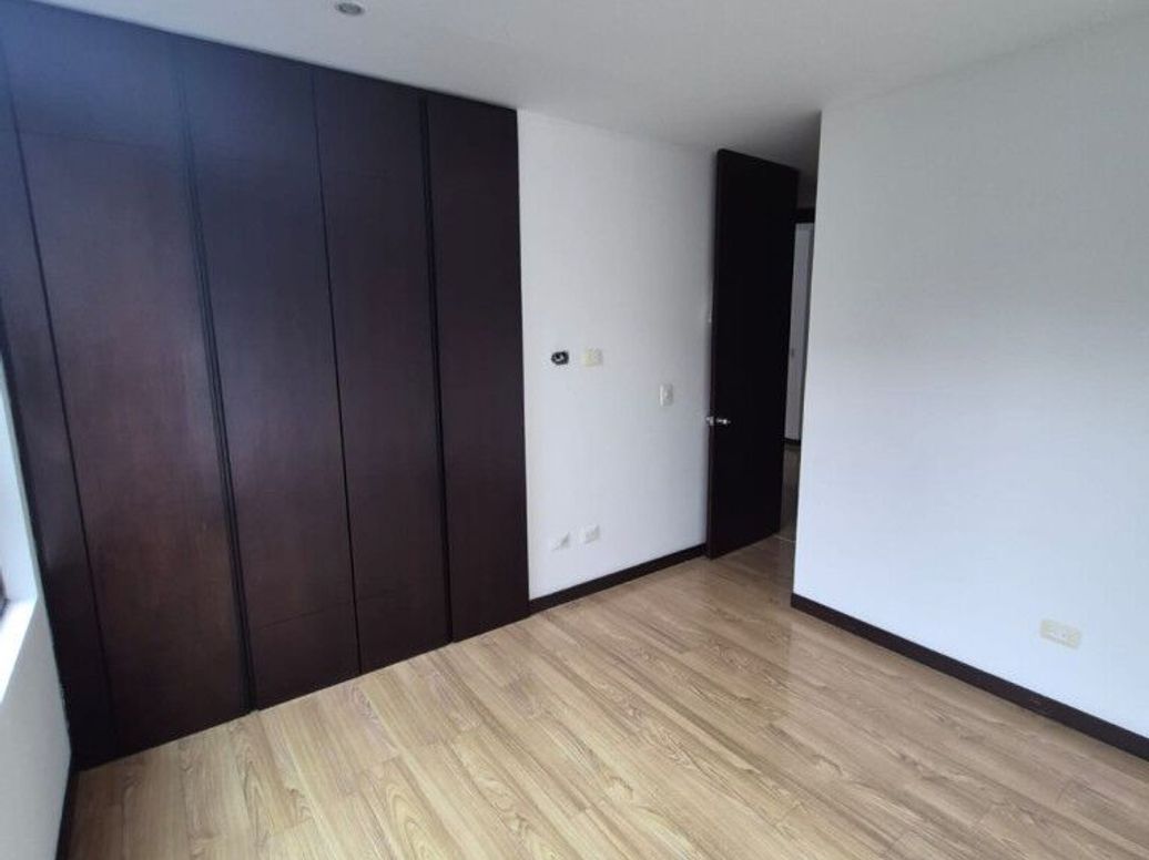 Apartamento de 3 alcobas en venta en Santa Barbara Occidental, Bogotá, 128 m² · foto 17 de 20