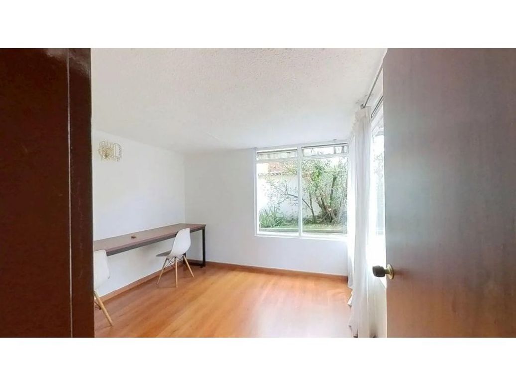 Casa de 8 alcobas en venta en Suba, Bogotá, 285 m² · foto 8 de 10