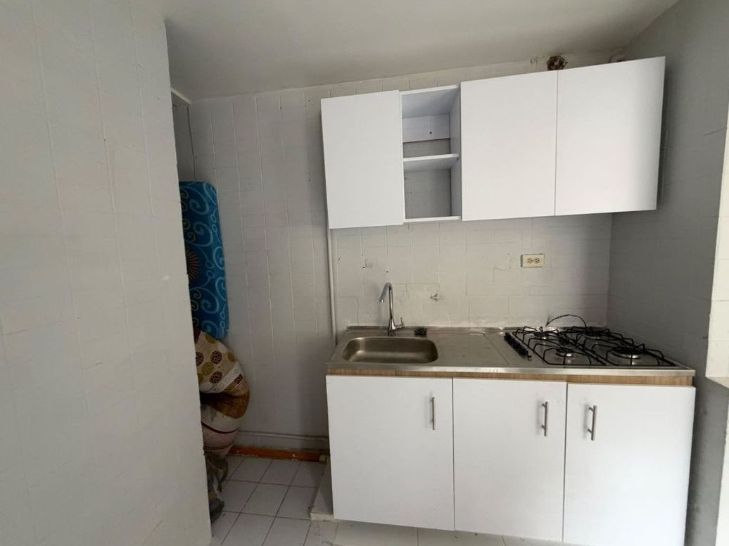 Casa de 5 alcobas en venta en Ciudad Jardín Sur, Bogotá, 18 m² · foto 6 de 19