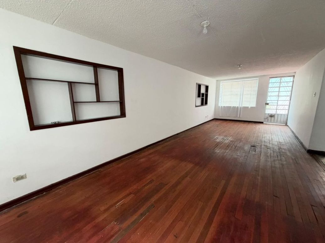 Casa de 5 alcobas en venta en Ciudad Jardín Sur, Bogotá, 18 m² · foto 3 de 19