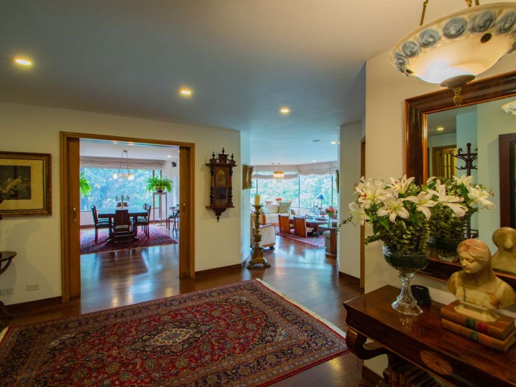 Apartamento de 2 alcobas en arriendo en La Cabrera, Bogotá, 340 m² · foto 2 de 20