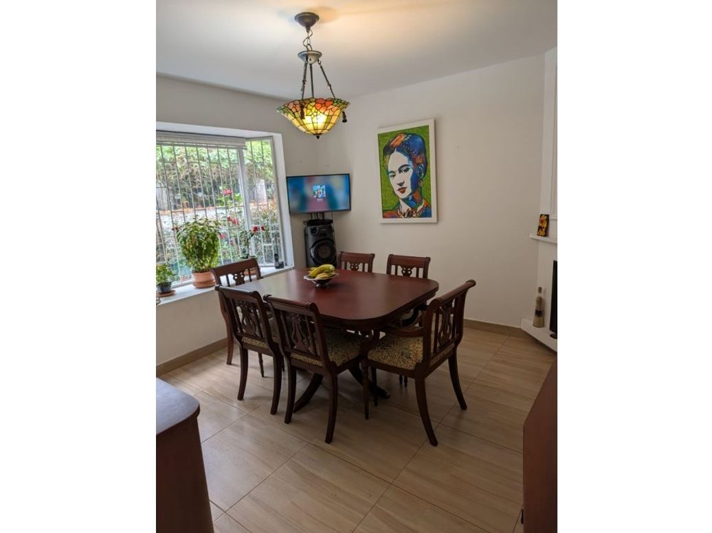 Casa de 4 alcobas en venta en Cedritos, Bogotá, 180 m² · foto 3 de 11