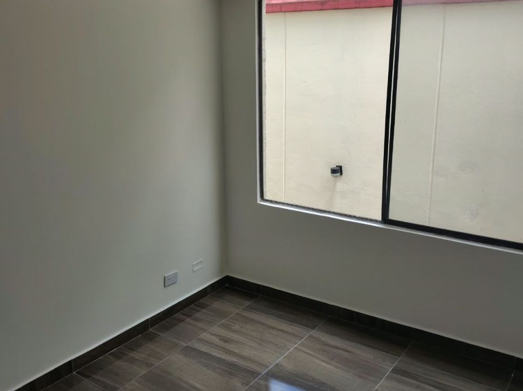 Apartaestudio en arriendo en Santa Teresita, Bogotá, 31 m² · foto 9 de 11