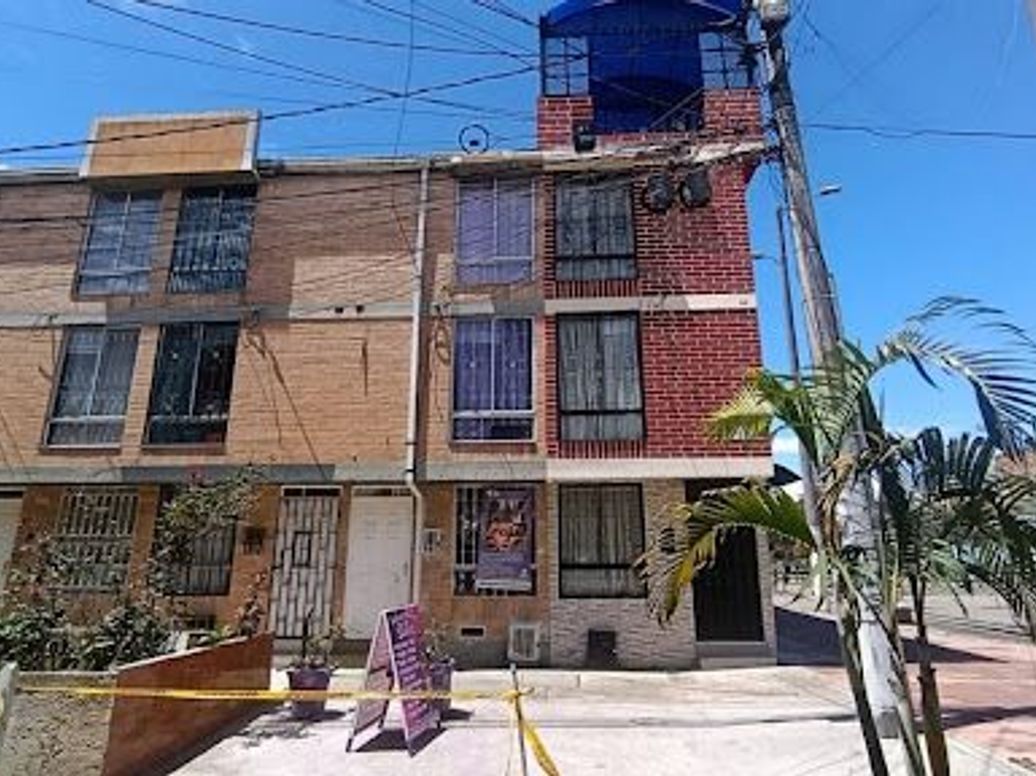 Casa de 4 alcobas en venta en El Tintal, Bogotá, 67 m² · foto 3 de 19