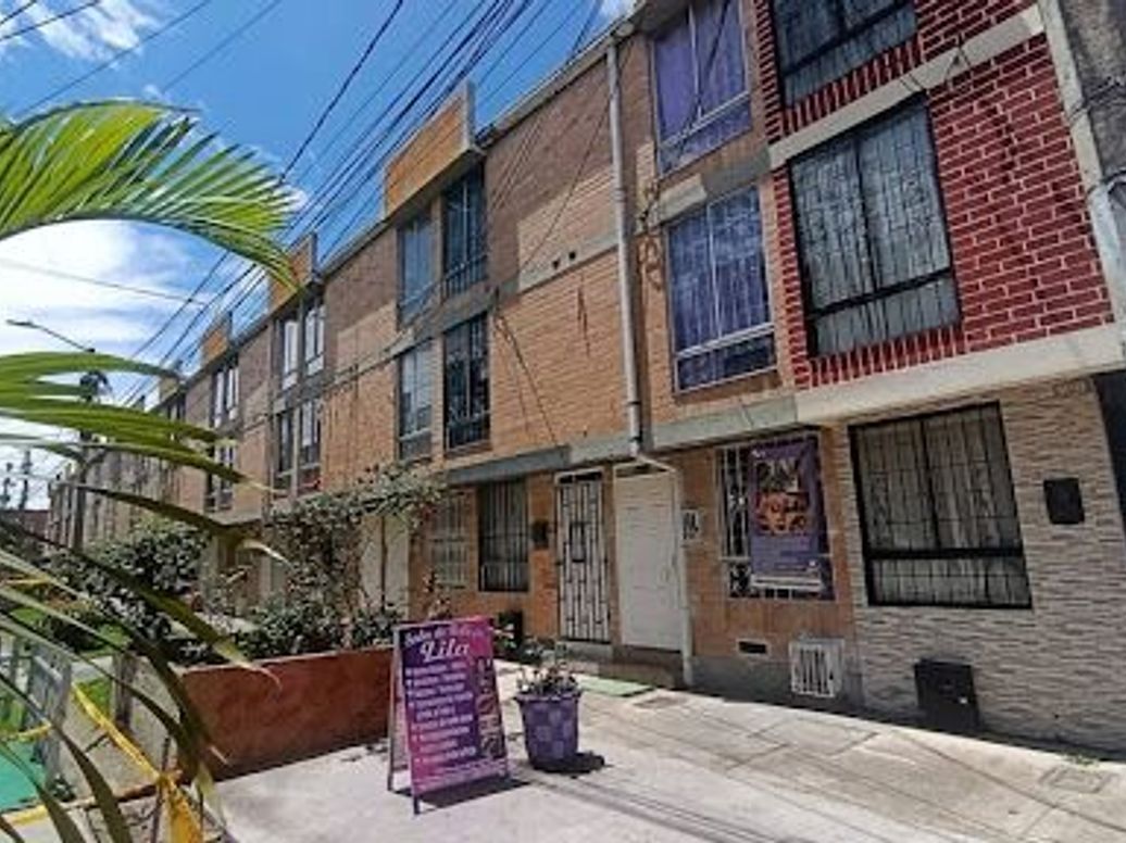 Casa de 4 alcobas en venta en El Tintal, Bogotá, 67 m² · foto 2 de 19