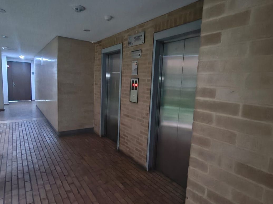 Apartamento de 2 alcobas en venta en Quinta Paredes, Bogotá, 72 m² · foto 2 de 20