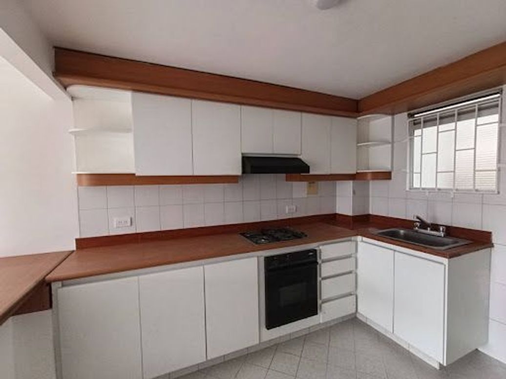 Apartamento de 3 alcobas en venta en San José Del Prado, Bogotá, 95 m² · foto 2 de 20