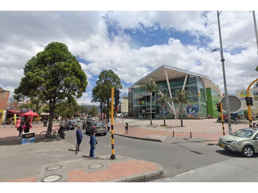 Casa de 8 alcobas en venta en Niza, Bogotá, 391 m² · foto 3 de 3