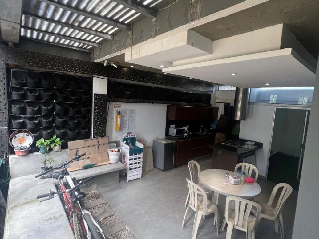 Casa de 5 alcobas en arriendo en Santa Ana Occidental, Bogotá, 220 m² · foto 8 de 20
