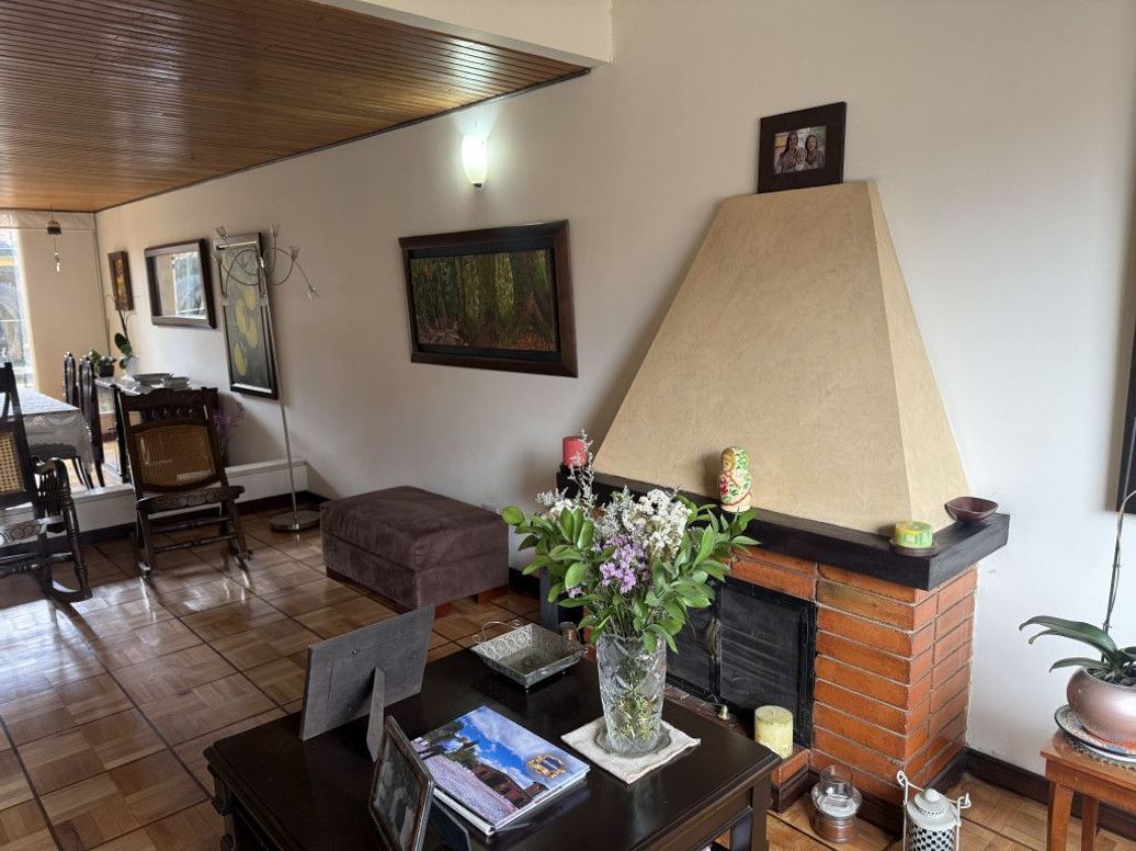 Casa de 4 alcobas en venta en San José Del Prado, Bogotá, 244 m² · foto 3 de 20
