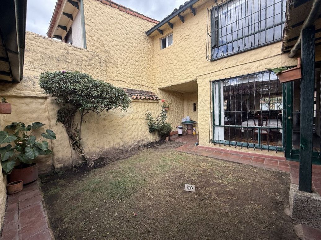 Casa de 4 alcobas en venta en San José Del Prado, Bogotá, 244 m² · foto 9 de 20