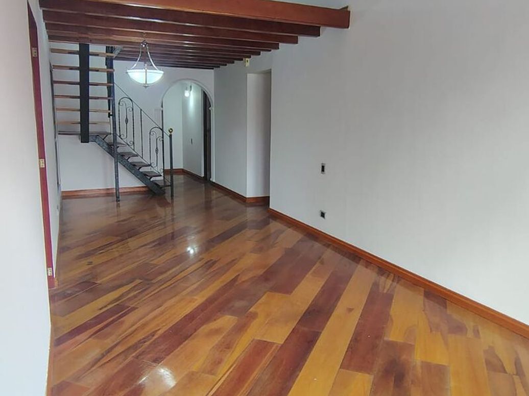 Apartamento de 4 alcobas en venta en Santa Maria, Bogotá, 130 m² · foto 2 de 20