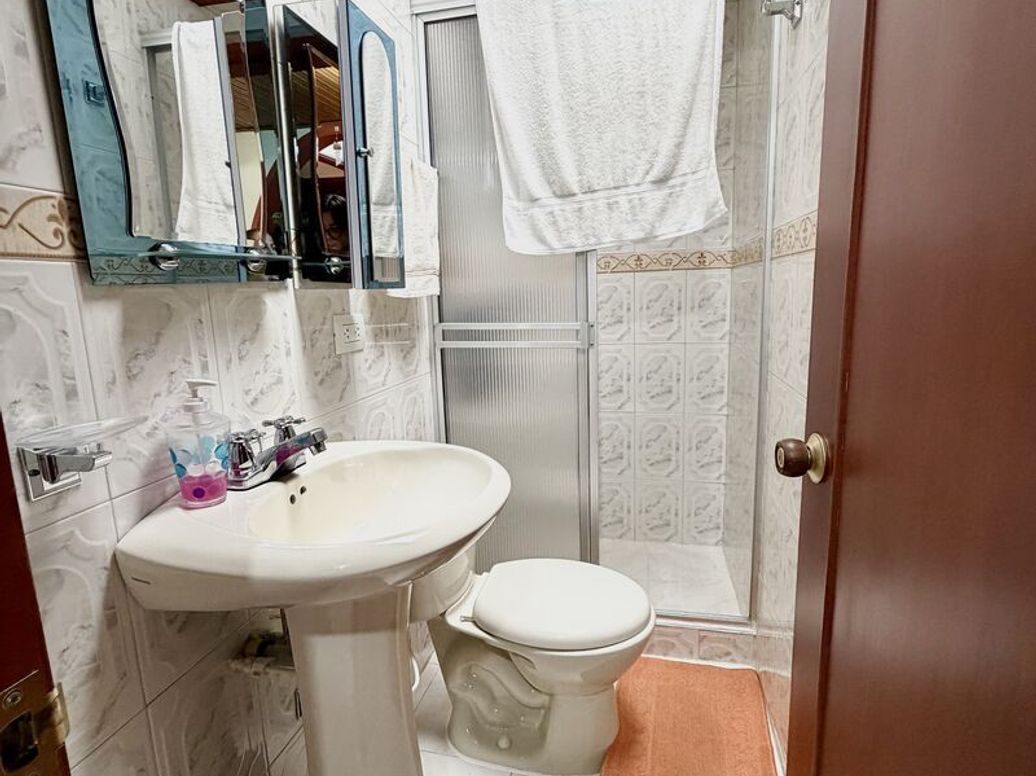 Casa de 5 alcobas en venta en Normandia Occidental, Bogotá, 171 m² · foto 15 de 20