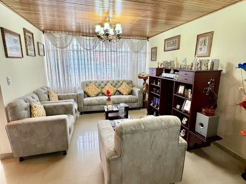 Casa de 5 alcobas en venta en Normandia Occidental, Bogotá, 171 m² · foto 3 de 20