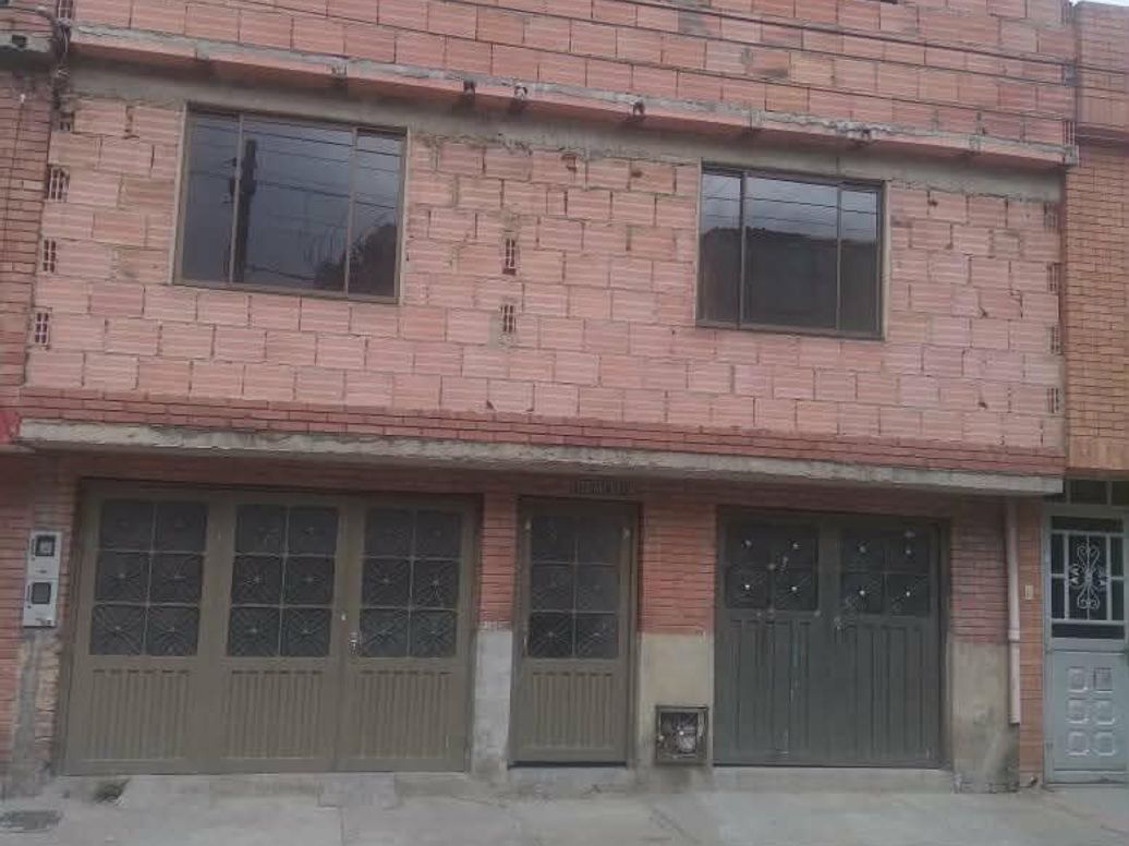 Casa de 12 alcobas en venta en San Cayetano, Bogotá, 380 m² · foto 3 de 6
