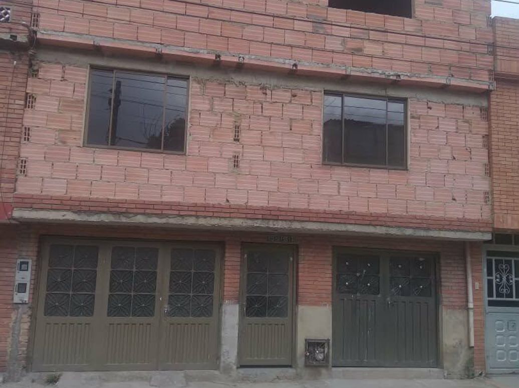 Casa de 12 alcobas en venta en San Cayetano, Bogotá, 380 m² · foto 5 de 6