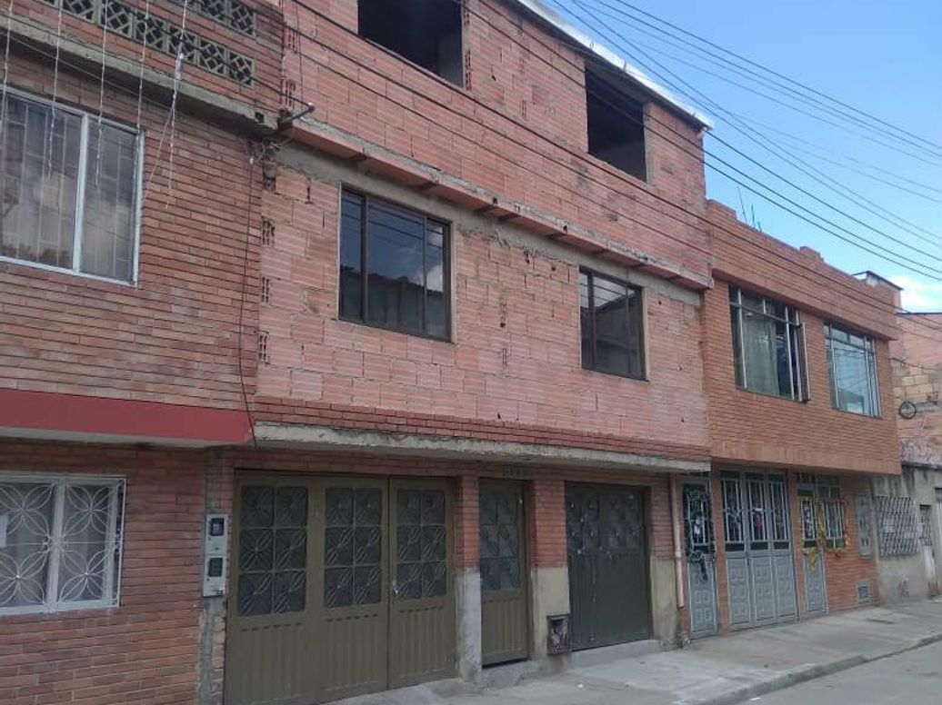 Casa de 12 alcobas en venta en San Cayetano, Bogotá, 380 m² · foto 4 de 6