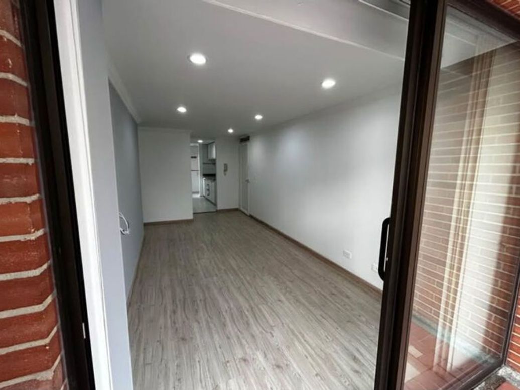 Apartamento de 3 alcobas en venta en Pardo Rubio, Bogotá, 64 m² · foto 2 de 9