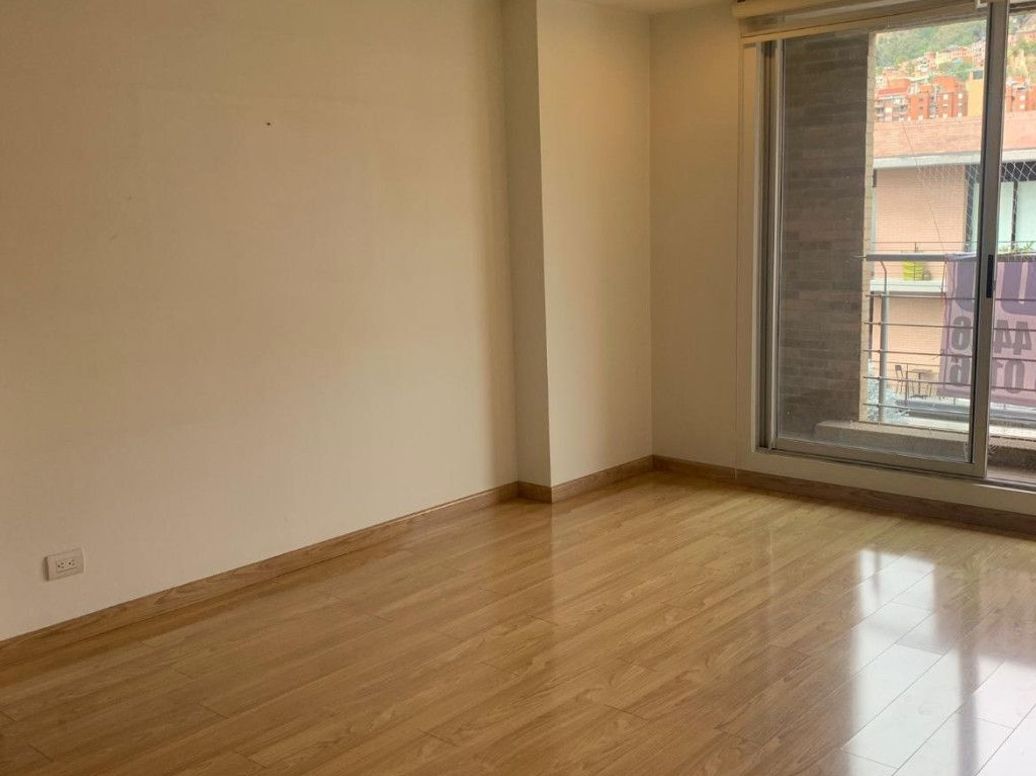 Apartamento de 3 alcobas en venta en Bella Suiza, Bogotá, 129 m² · foto 3 de 10