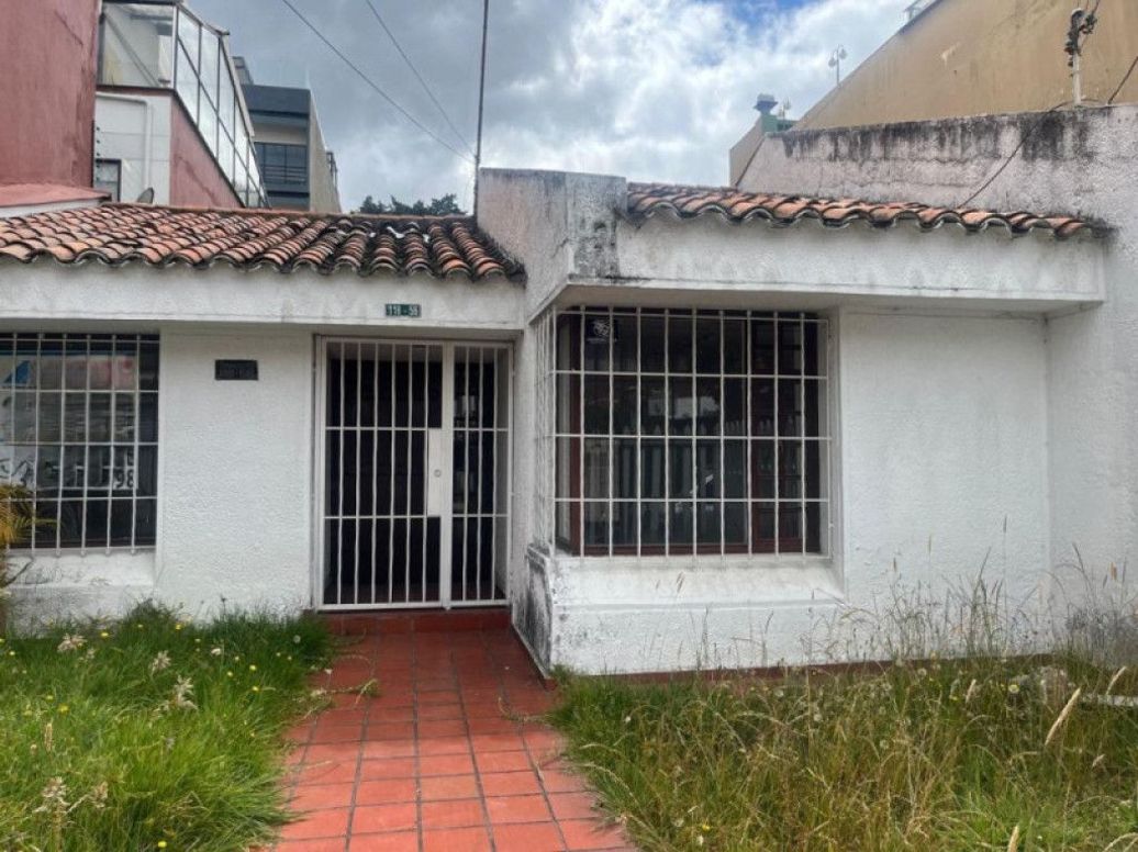 Casa de 4 alcobas en venta en Santa Barbara Central, Bogotá, 420 m² · foto 2 de 10