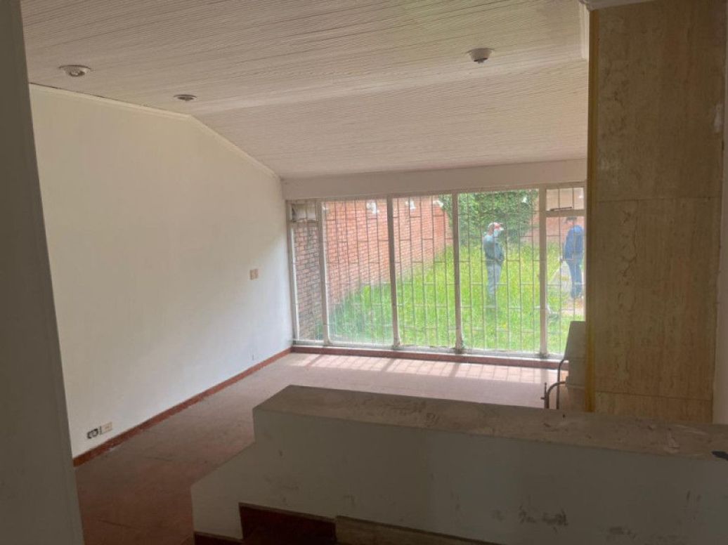 Casa de 4 alcobas en venta en Santa Barbara Central, Bogotá, 420 m² · foto 3 de 10