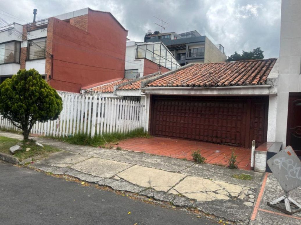 Casa de 4 alcobas en venta en Santa Barbara Central, Bogotá, 420 m² · foto 10 de 10