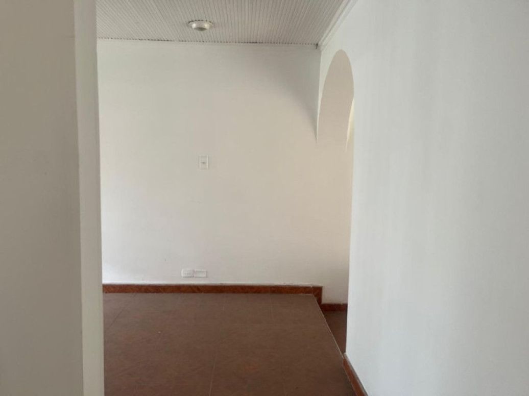 Casa de 4 alcobas en venta en Santa Barbara Central, Bogotá, 420 m² · foto 8 de 10