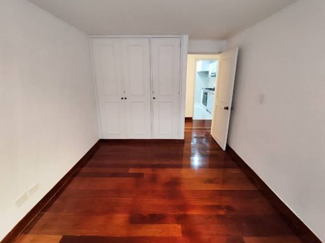 Apartamento de 2 alcobas en arriendo en Los Rosales, Bogotá, 135 m² · foto 19 de 20
