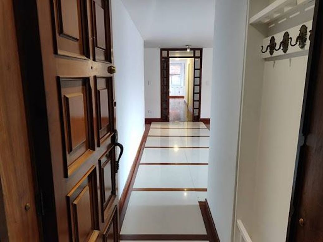 Apartamento de 2 alcobas en arriendo en Los Rosales, Bogotá, 135 m² · foto 2 de 20