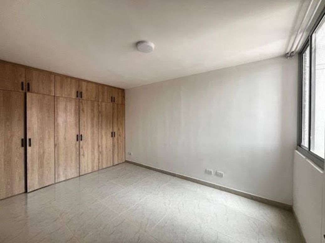 Apartamento de 2 alcobas en arriendo en Cr. El Roble, Bogotá, 46 m² · foto 4 de 9