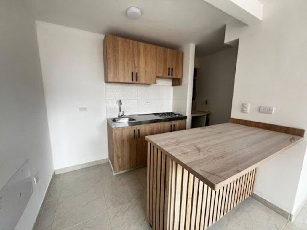 Apartamento de 2 alcobas en arriendo en Cr. El Roble, Bogotá, 46 m² · foto 2 de 9
