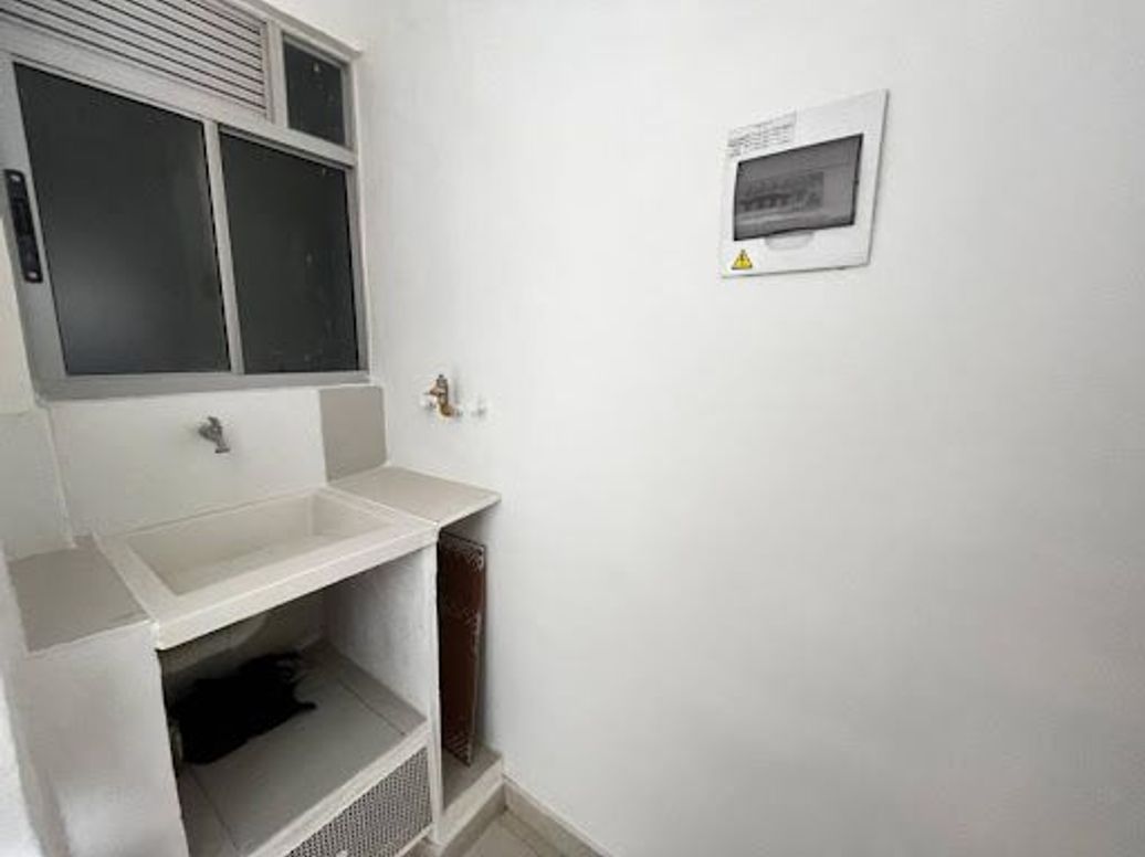 Apartamento de 2 alcobas en arriendo en Cr. El Roble, Bogotá, 46 m² · foto 3 de 9