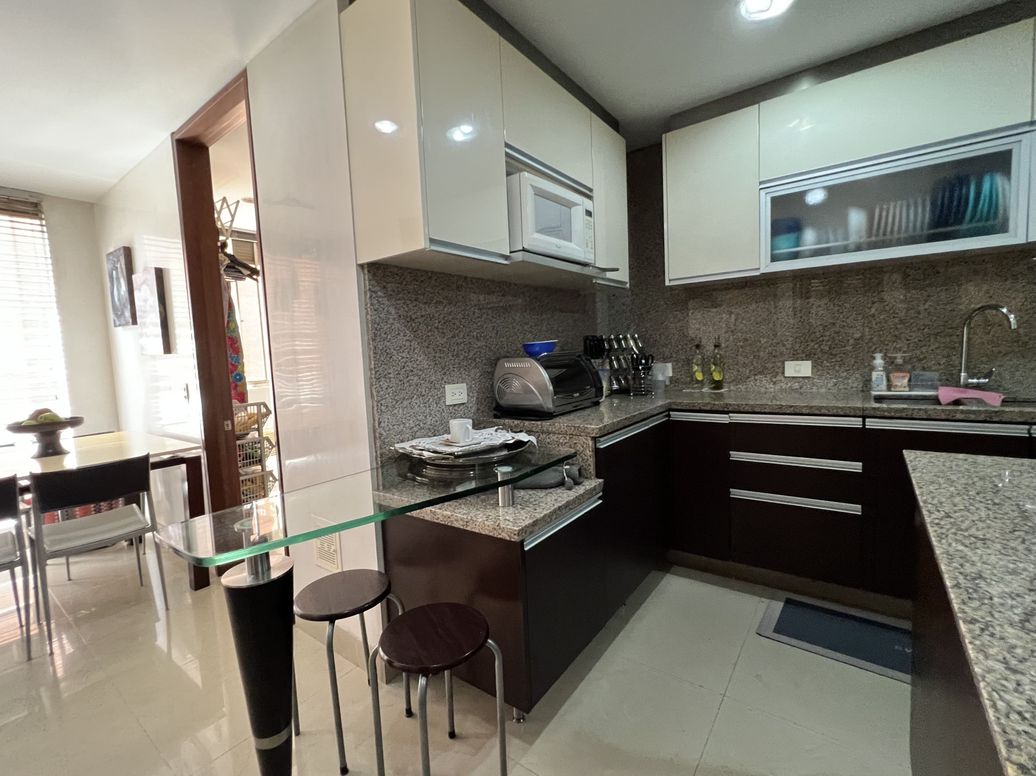 Apartamento de 3 alcobas en venta en Santa Barbara Central, Bogotá, 268 m² · foto 5 de 20
