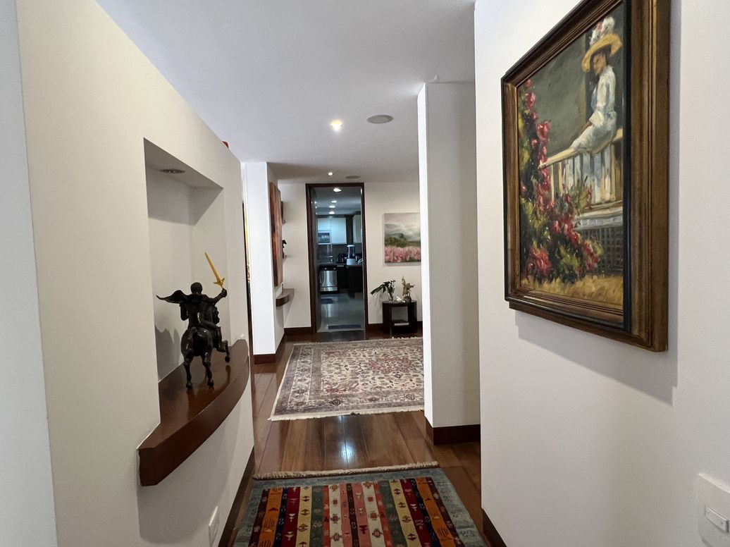 Apartamento de 3 alcobas en venta en Santa Barbara Central, Bogotá, 268 m² · foto 10 de 20