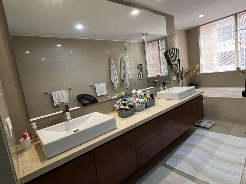 Apartamento de 3 alcobas en venta en Santa Barbara Central, Bogotá, 268 m² · foto 15 de 20