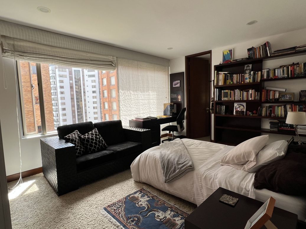 Apartamento de 3 alcobas en venta en Santa Barbara Central, Bogotá, 268 m² · foto 16 de 20