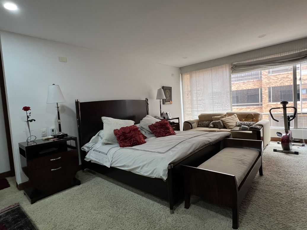 Apartamento de 3 alcobas en venta en Santa Barbara Central, Bogotá, 268 m² · foto 13 de 20
