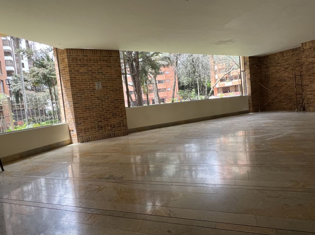 Apartamento de 3 alcobas en venta en Santa Barbara Central, Bogotá, 268 m² · foto 19 de 20