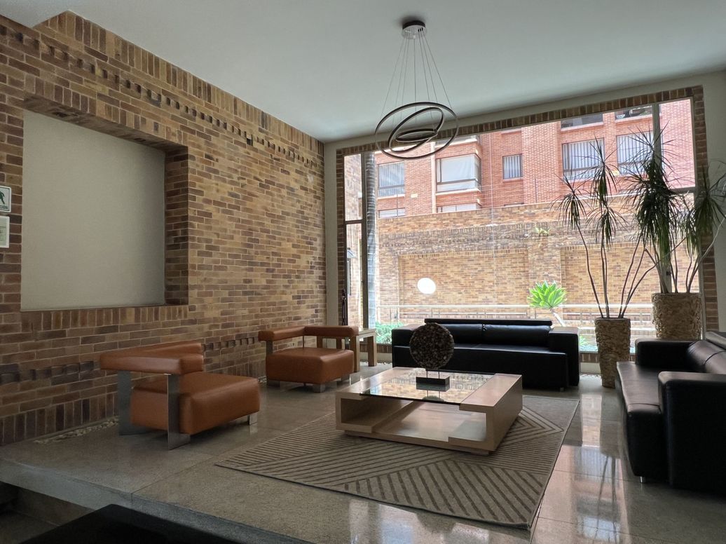 Apartamento de 3 alcobas en venta en Santa Barbara Central, Bogotá, 268 m² · foto 17 de 20