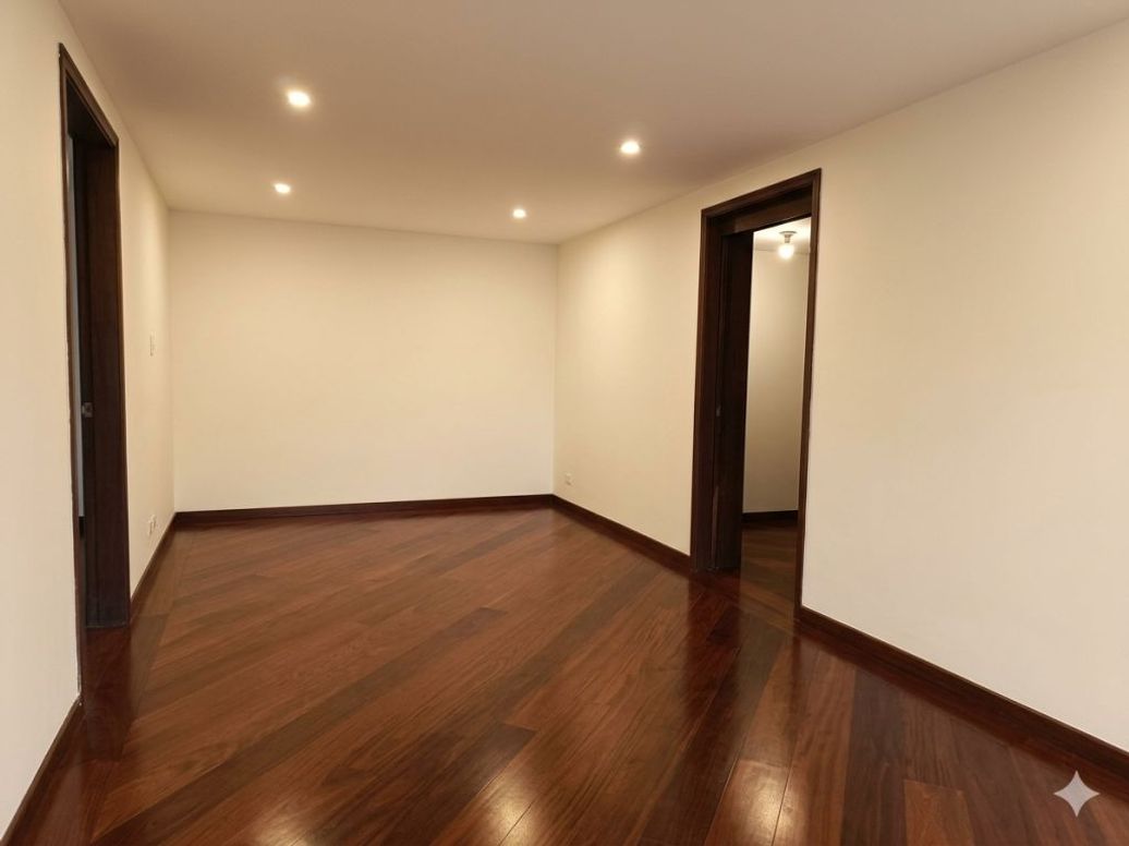 Apartamento de 3 alcobas en venta en Santa Barbara Central, Bogotá, 167 m² · foto 14 de 20