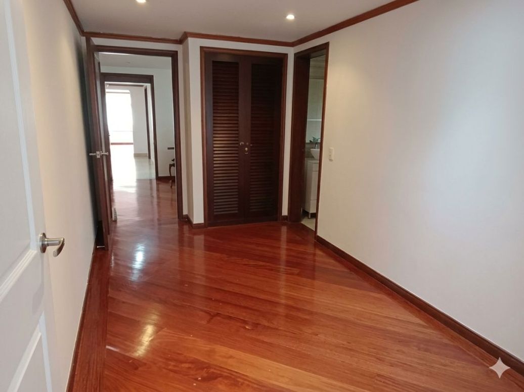 Apartamento de 3 alcobas en venta en Santa Barbara Central, Bogotá, 167 m² · foto 15 de 20