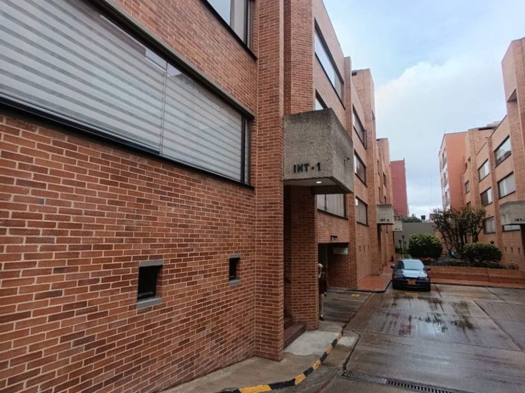 Apartamento de 3 alcobas en venta en Santa Barbara Central, Bogotá, 167 m² · foto 3 de 20