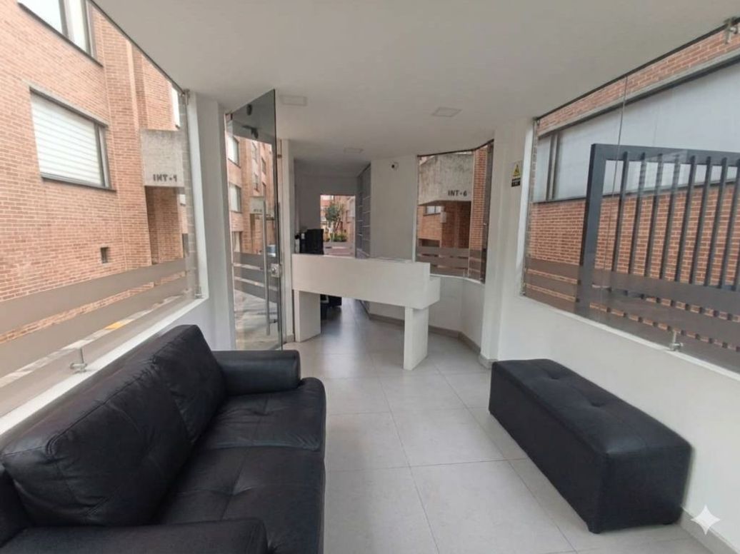 Apartamento de 3 alcobas en venta en Santa Barbara Central, Bogotá, 167 m² · foto 2 de 20